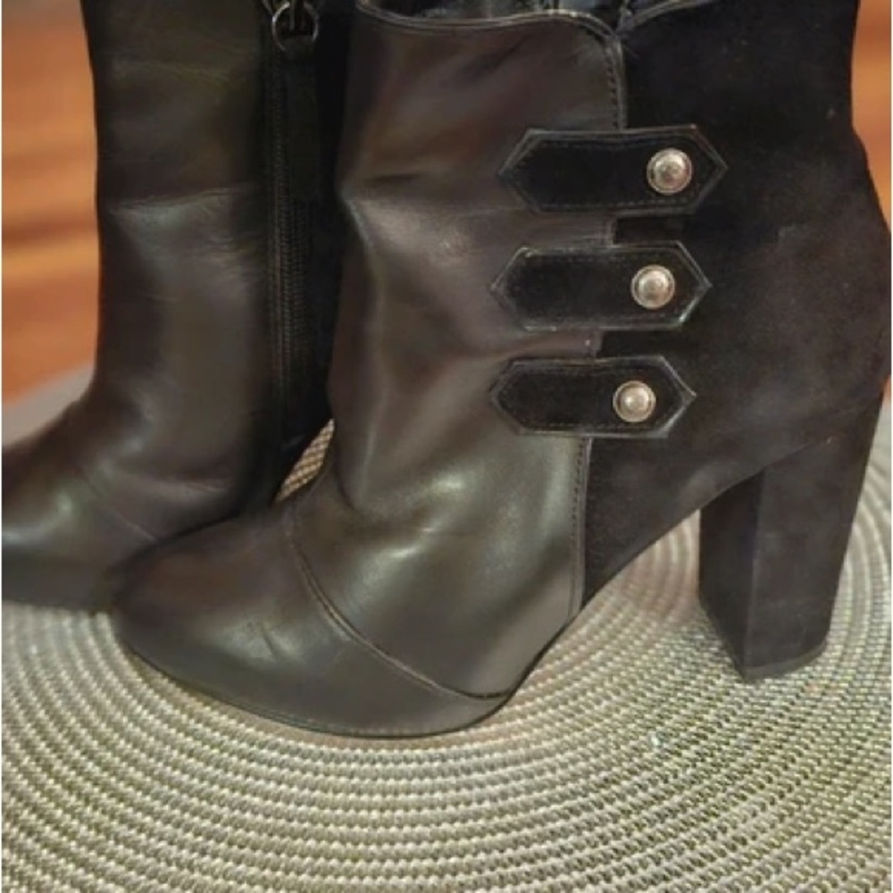 Chic Black Heeled Boots with Button Detail